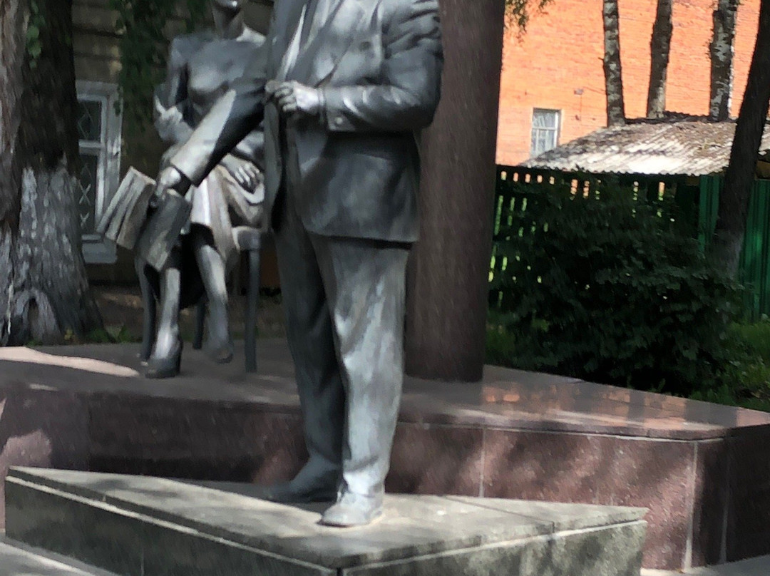 The Gumilev Family Sculptural Composition景点图片