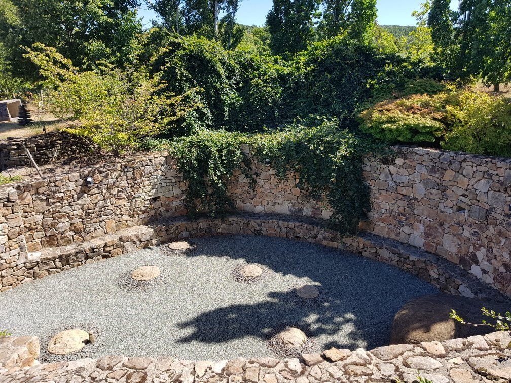 Jardin La Terre Pimprenelle-Alboussiere必去景点