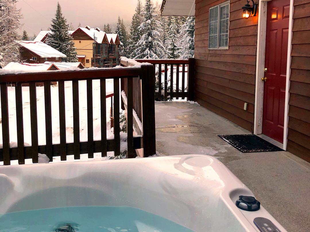 Red Mountain Village主图