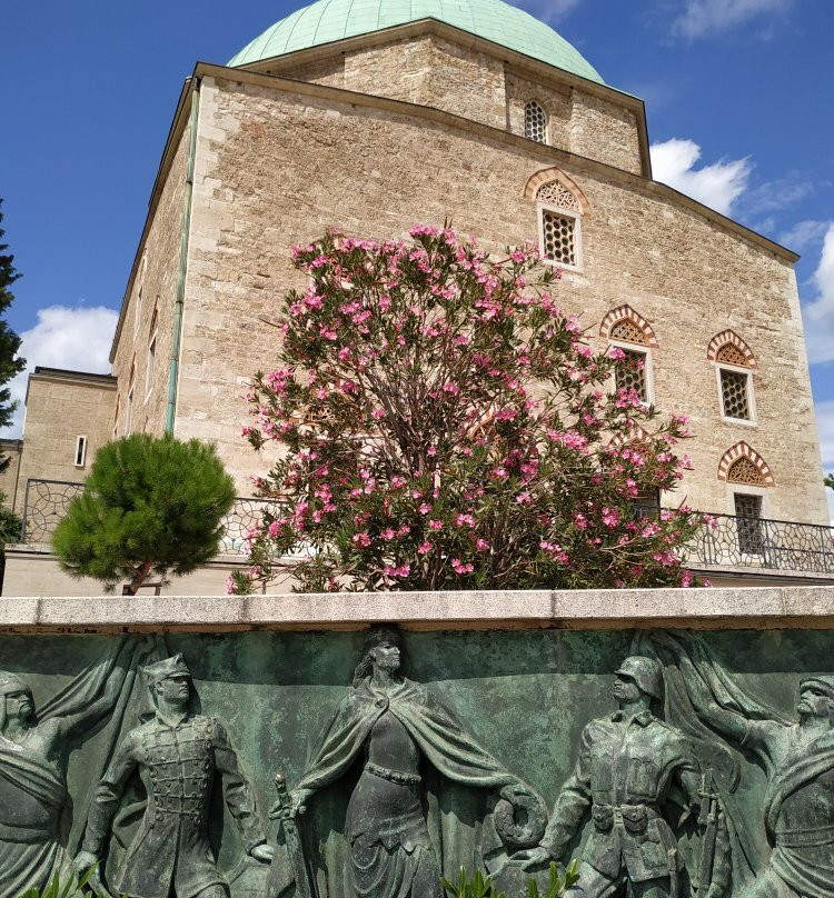 Mosque of Pasha Gazi Kassim Church of Gyertyaszentelo Boldogasszony景点图片