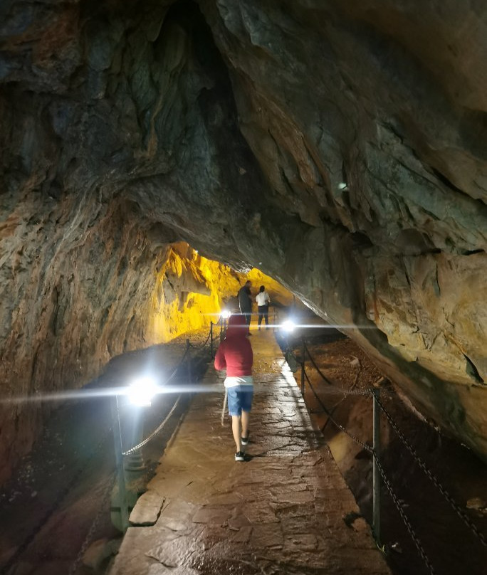 Dupnisa Cave景点图片