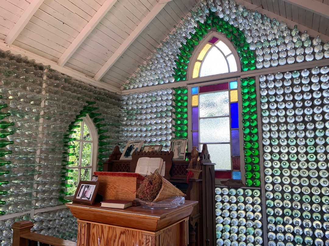 Glass Bottle House and Church-Treherne必去景点