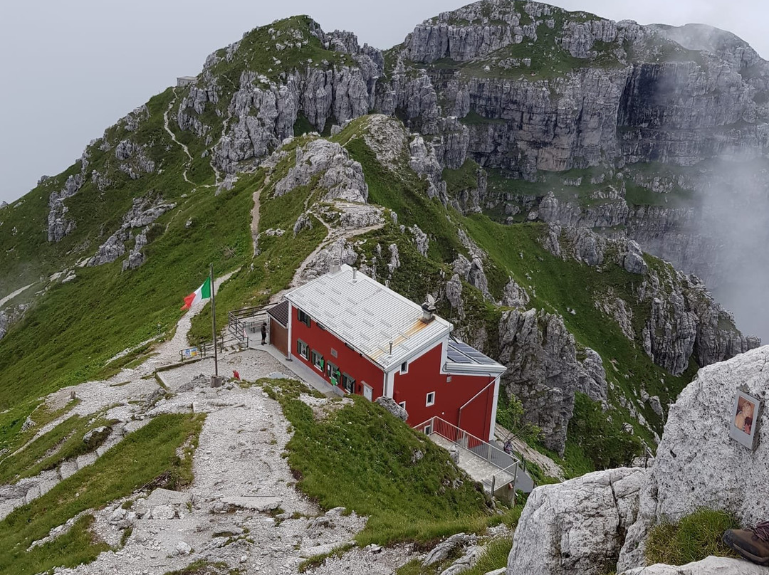 Rifugio Azzoni-莱科必去景点