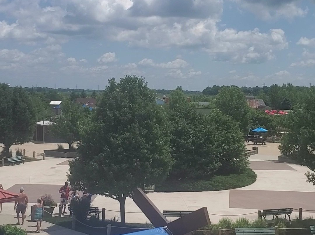 Raging Waves Waterpark-Yorkville必去景点