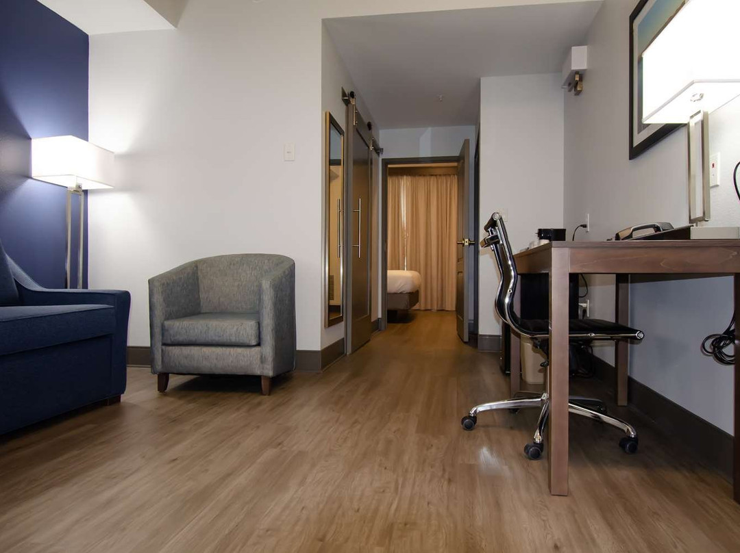 Best Western Plus First Coast Inn & Suites主图