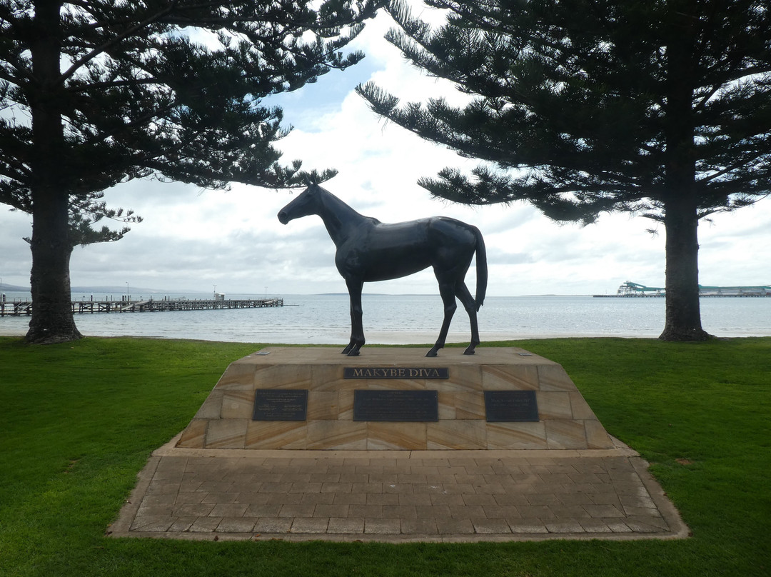 Makybe Diva Statue-Port Lincoln必去景点