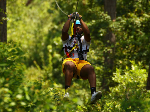 Hummingbird Zipline Course-橙色海湾必去景点