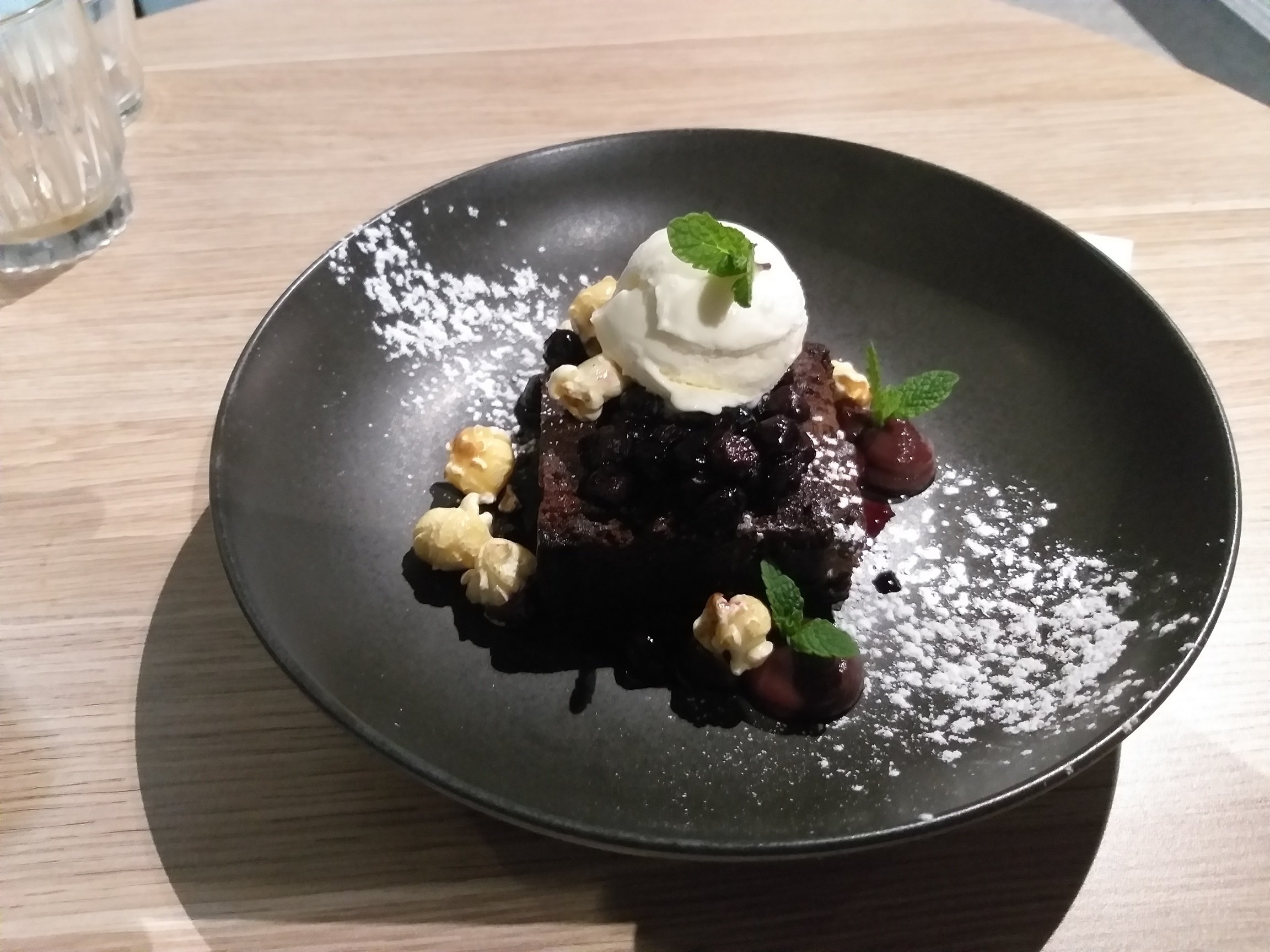 Rydges Pit Lane-餐饮