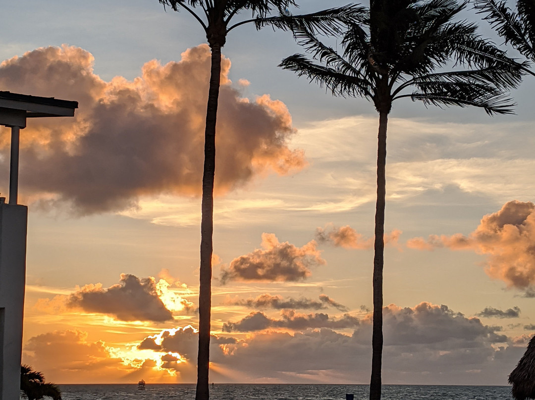 Continental Inn主图