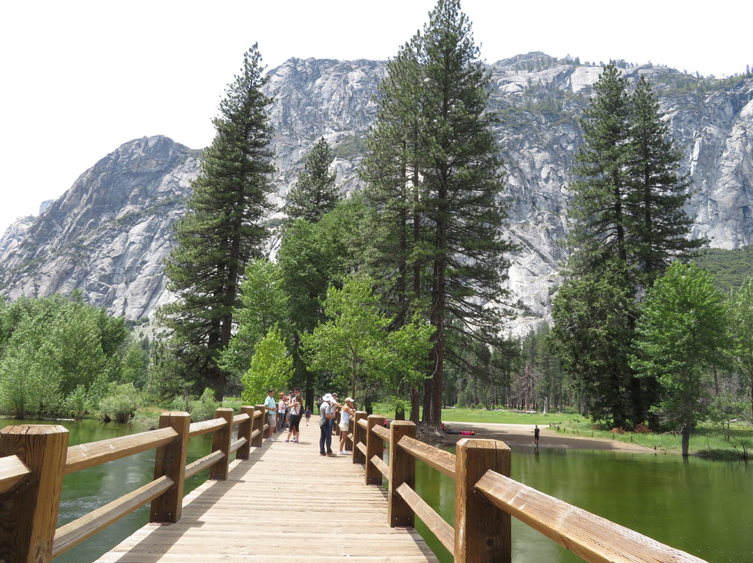 Swinging Bridge Picnic Area Yosemite National Park CA景点图片