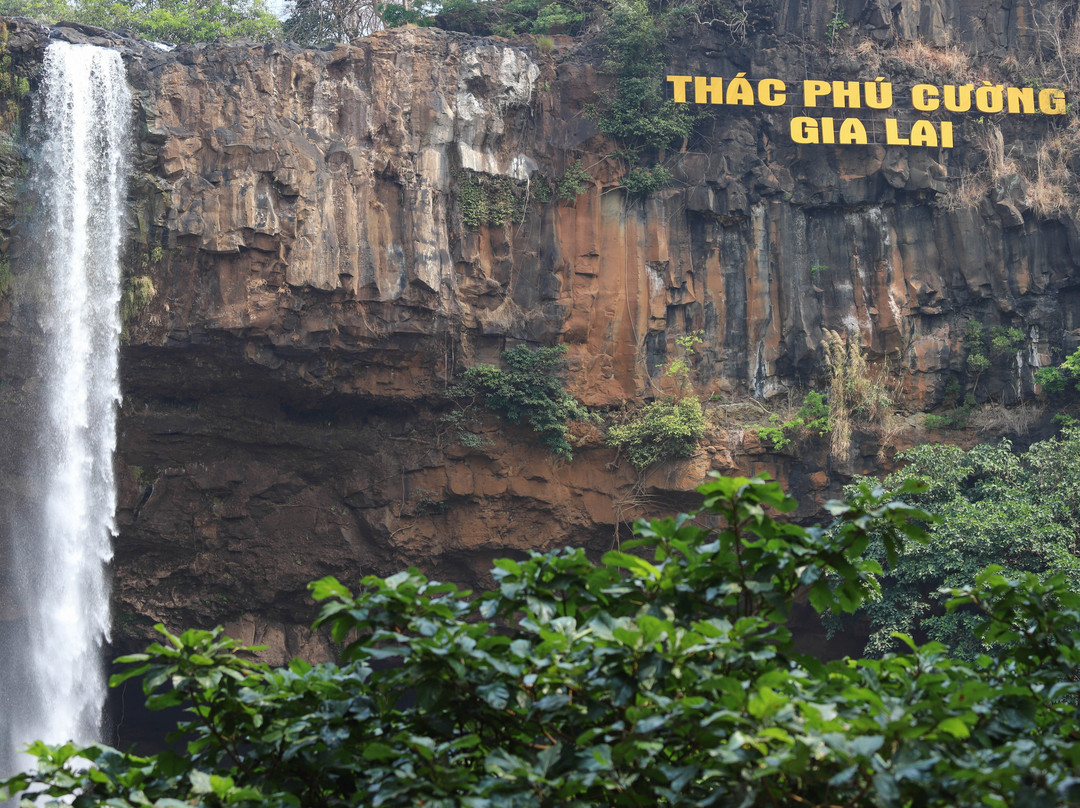 Phu Cuong Waterfall景点图片