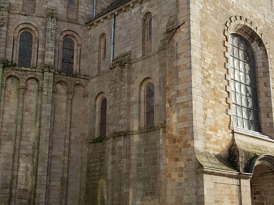 Abbaye Sainte-Croix-朗布依埃必去景点