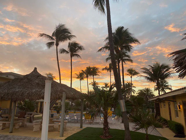 Ebb Tide Oceanfront Resort主图