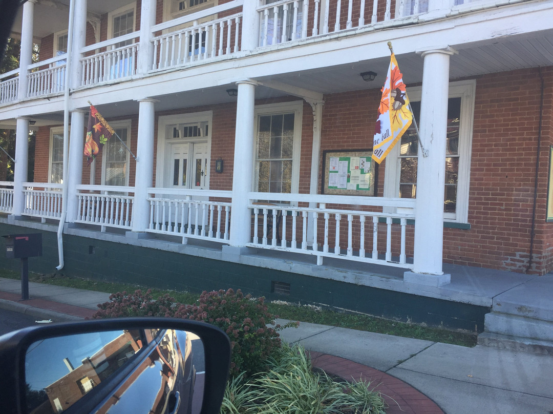 Lafayette Inn and Restaurant主图