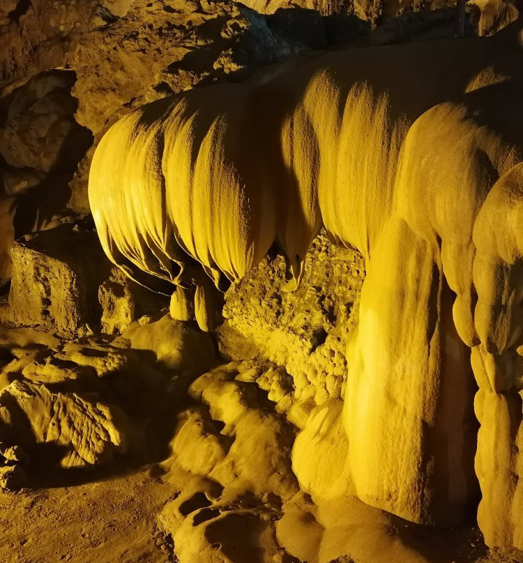 Nguom Ngao Cave景点图片