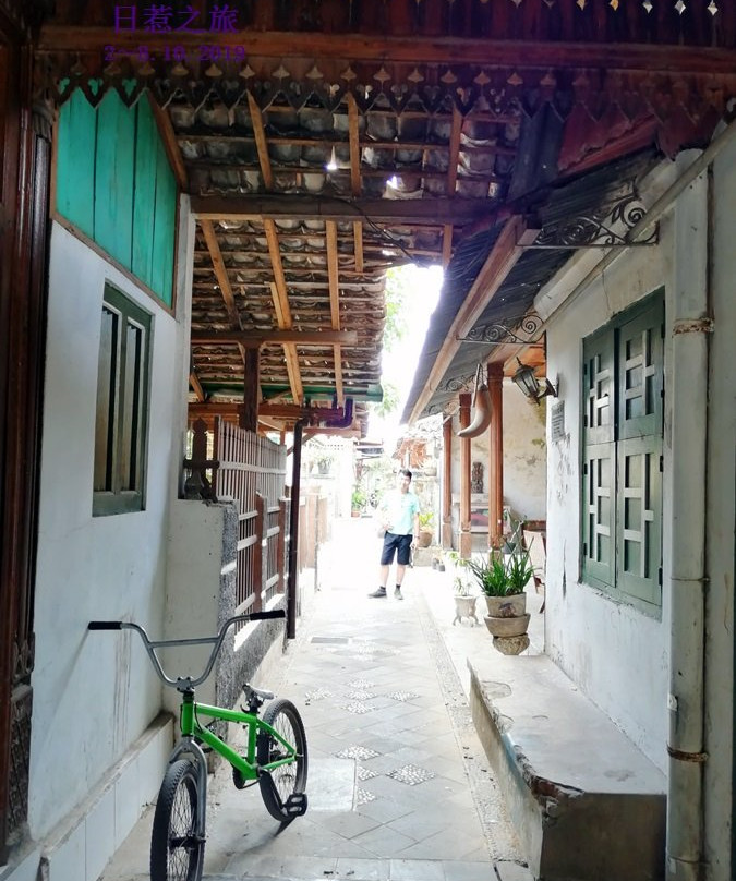Between Two Gates景点图片
