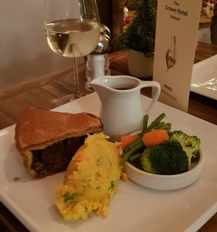 The Crown Hotel主图