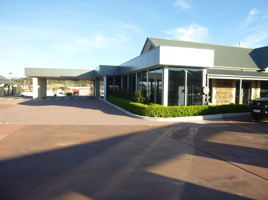 美居古尔本酒店主图