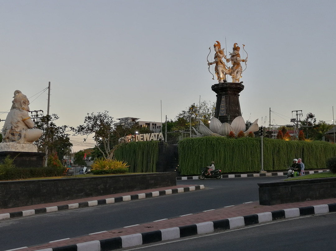 Nakula Sahadewa Statue景点图片
