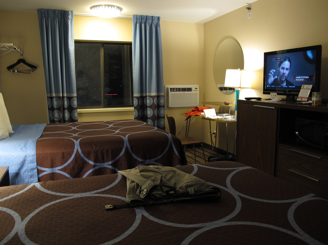 Super 8 by Wyndham Longmont/Twin Peaks主图