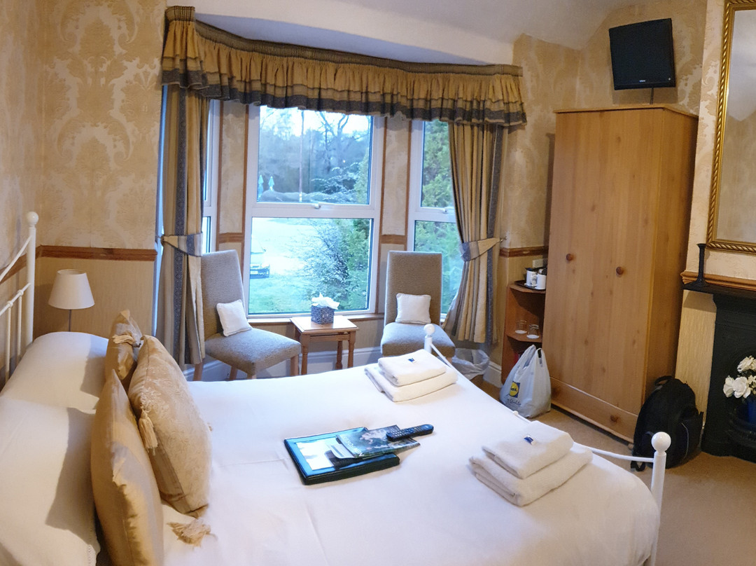 Twin Oaks Guest House主图