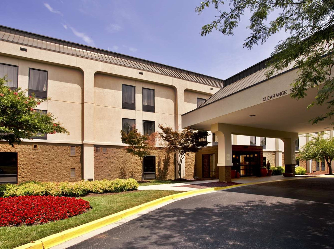 鲍伊希尔顿恒庭酒店主图