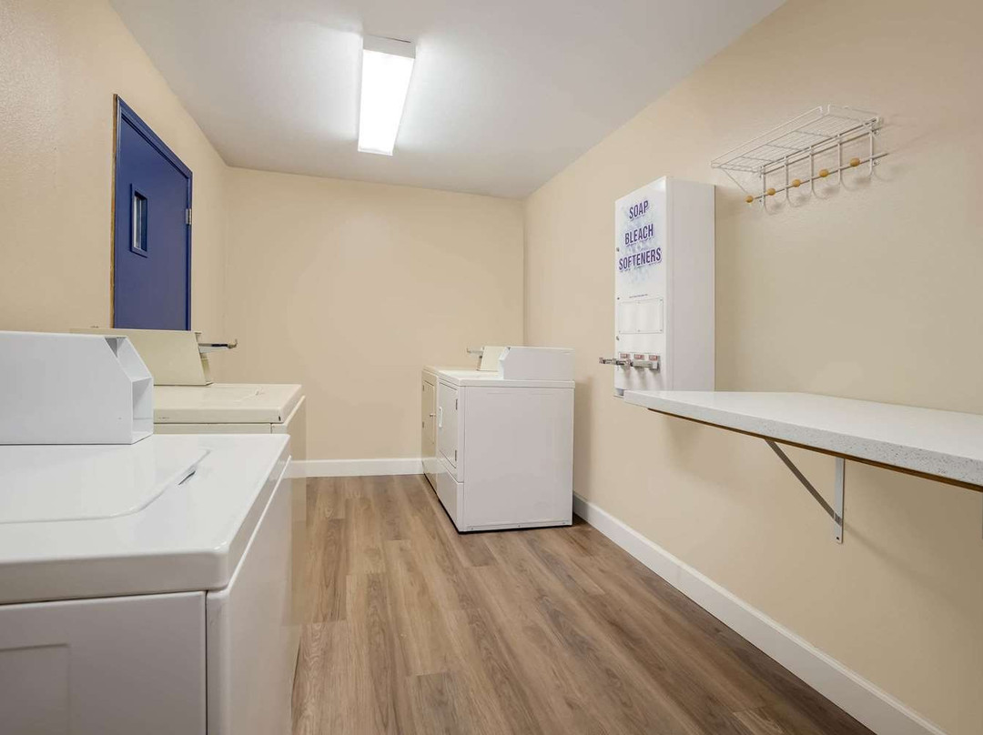 肯纳威克贝蒙特旅馆&套房酒店主图