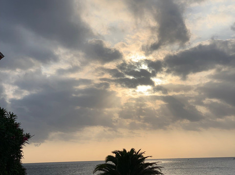 普莱因大酒店主图