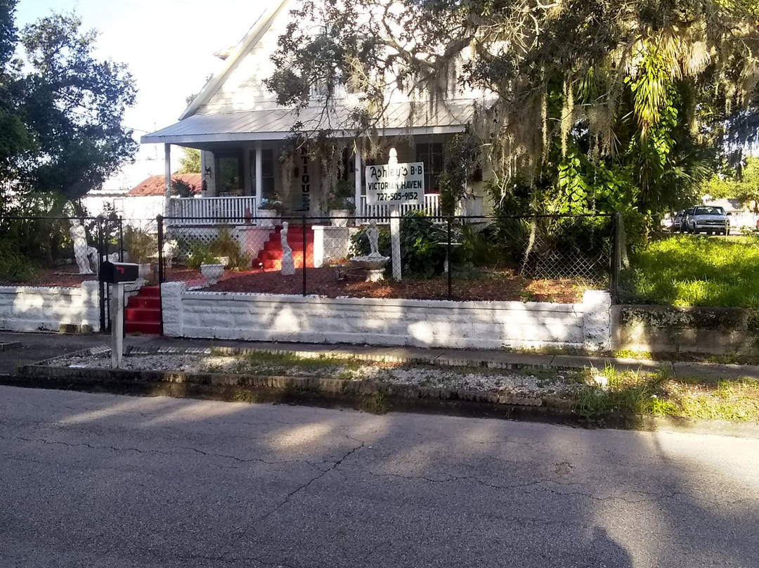 Ashley's Victorian Haven Bed And Breakfast主图