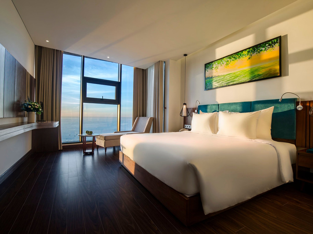 Maximilan DaNang Beach Hotel主图