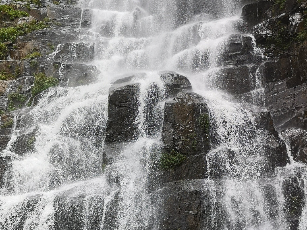 Tyrshi Falls景点图片