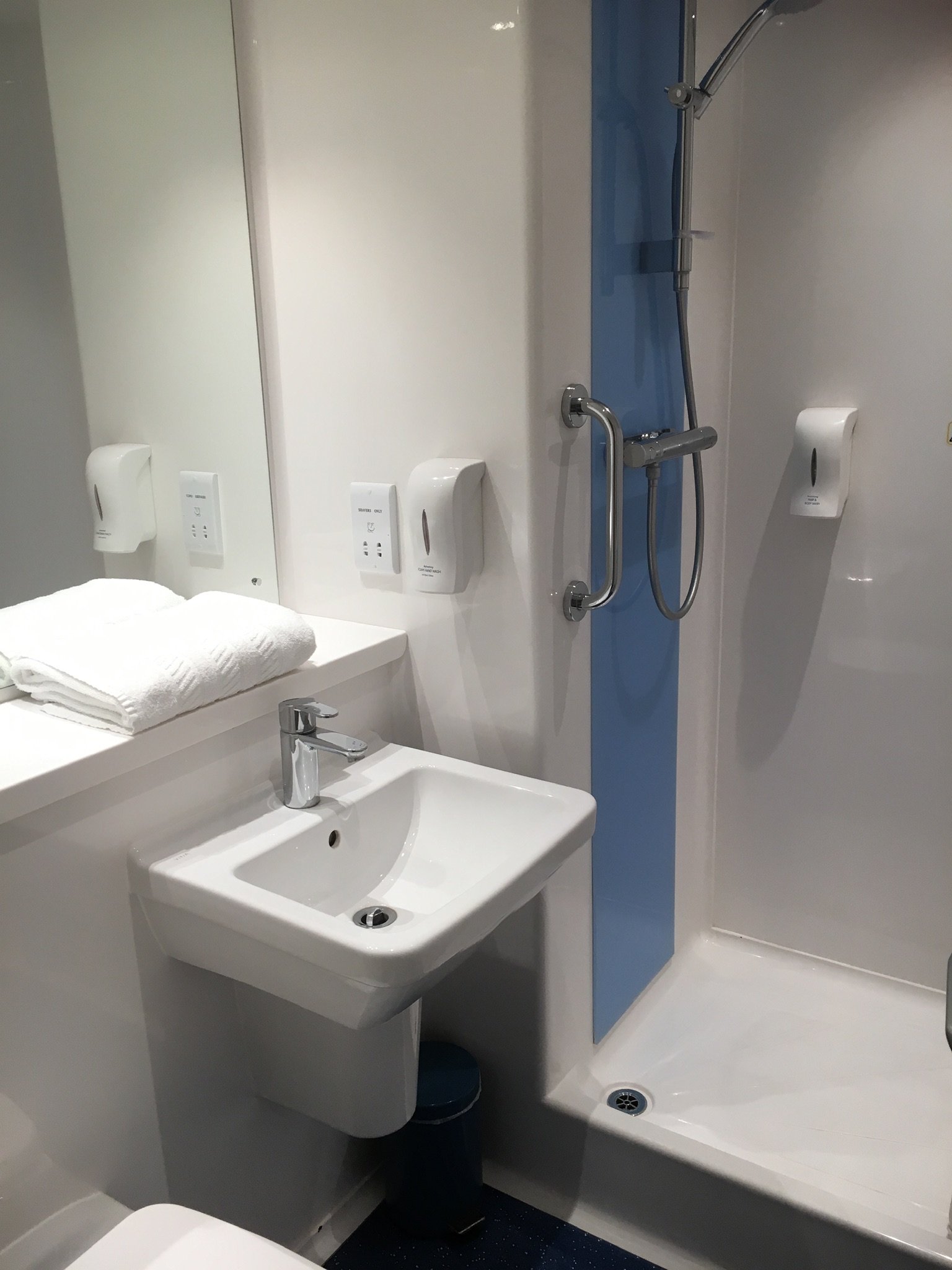 Travelodge Melksham-浴室