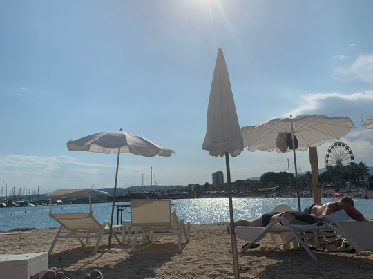 Bay Star Beach Restaurant & Beach-圣洛朗迪瓦尔必去景点