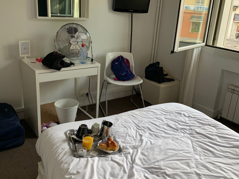 卡拉维尔酒店主图