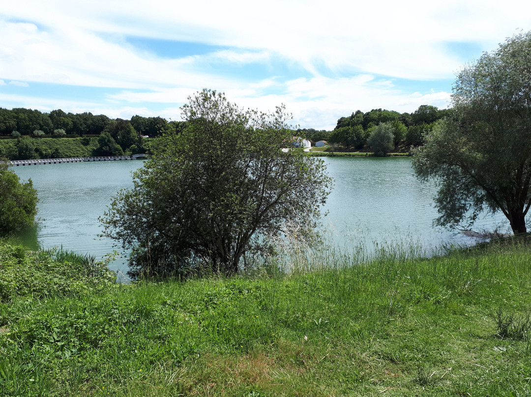 湖花园酒店主图