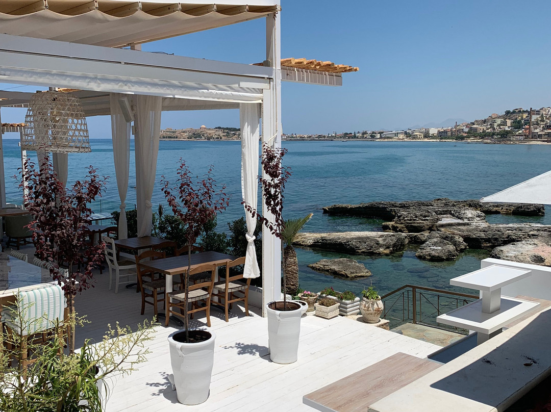 Cavo Seaside Suites主图