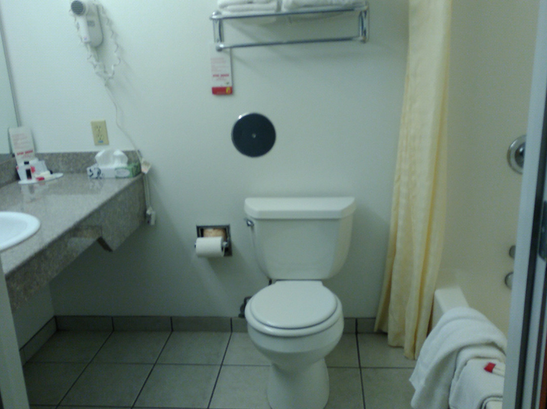 克洛弗代尔速8酒店主图