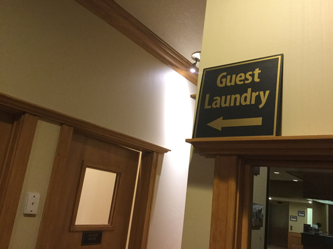 Invermere Inn & Suites主图