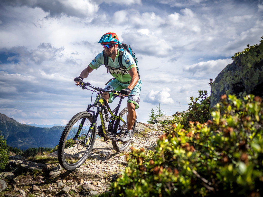 Bikeacademy Lana-拉纳必去景点