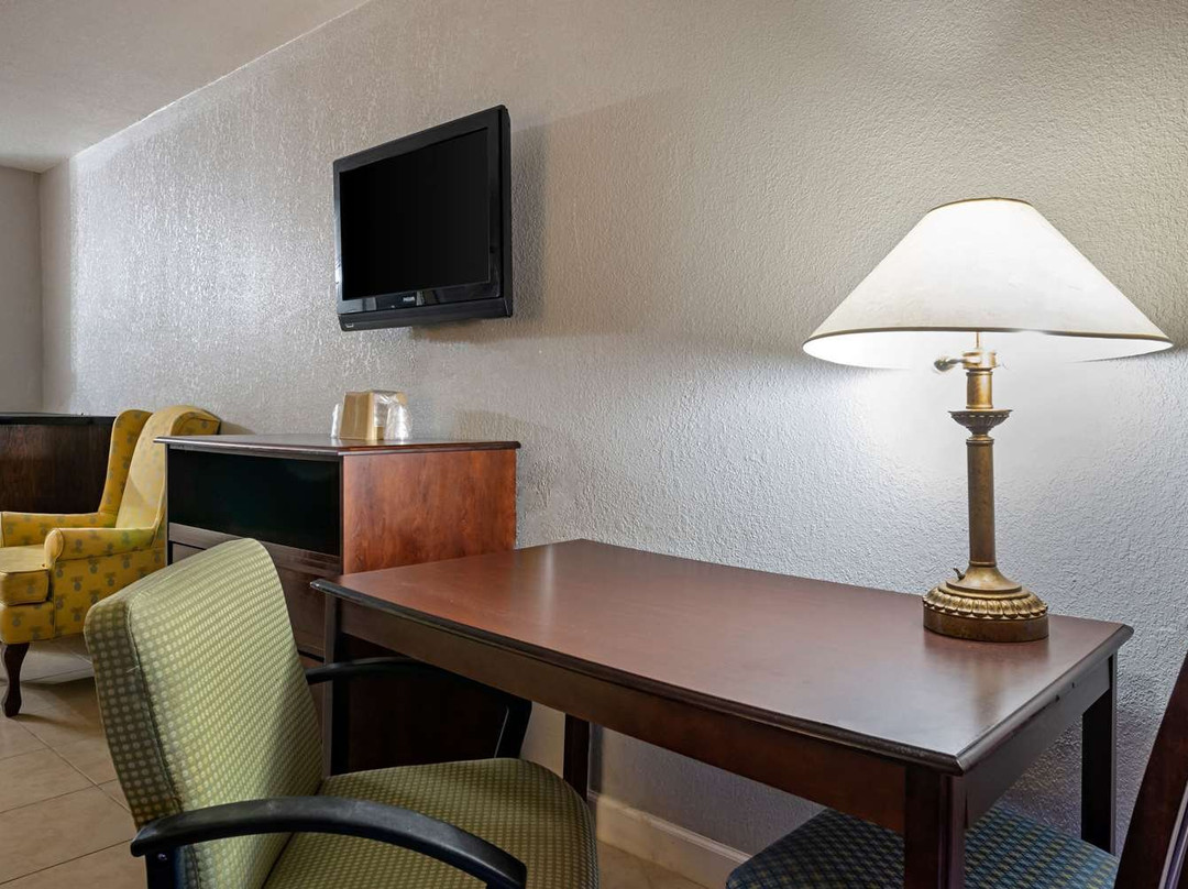 子午线套房酒店主图