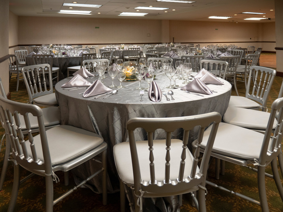 艾住蒙特雷海斯拖日克酒店