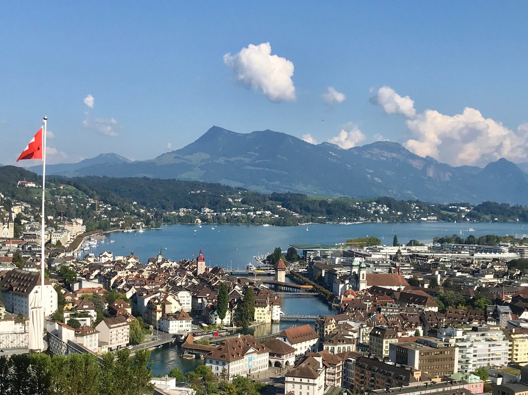 古奇城堡酒店主图