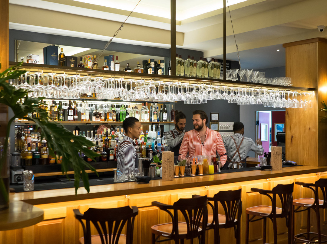 CazaBon Wine and Cocktail Bar