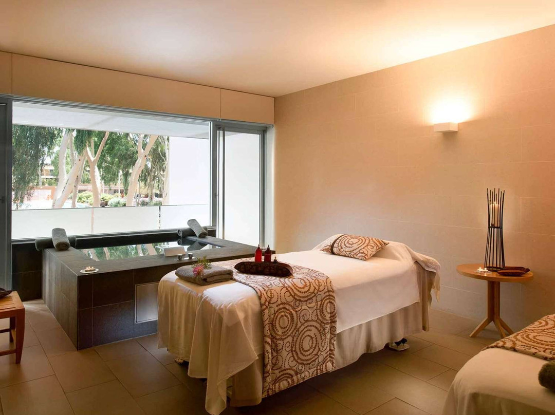 Sails In The Desert主图