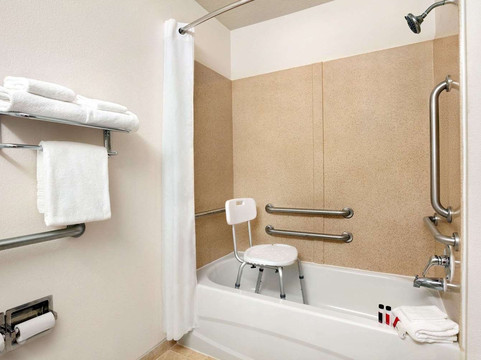 库尔佩珀温德姆麦客达套房酒店主图