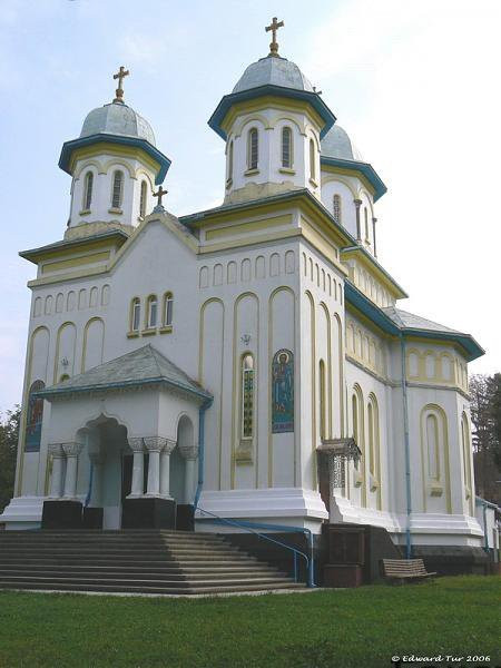 Tarashany旅游景点-St. Peter and Paul Church