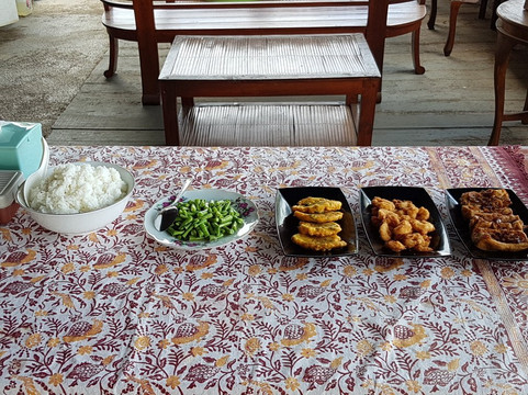 布罗莫丹戎民宿