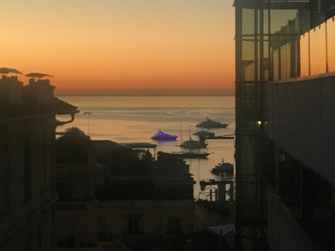 卡比特勒酒店主图