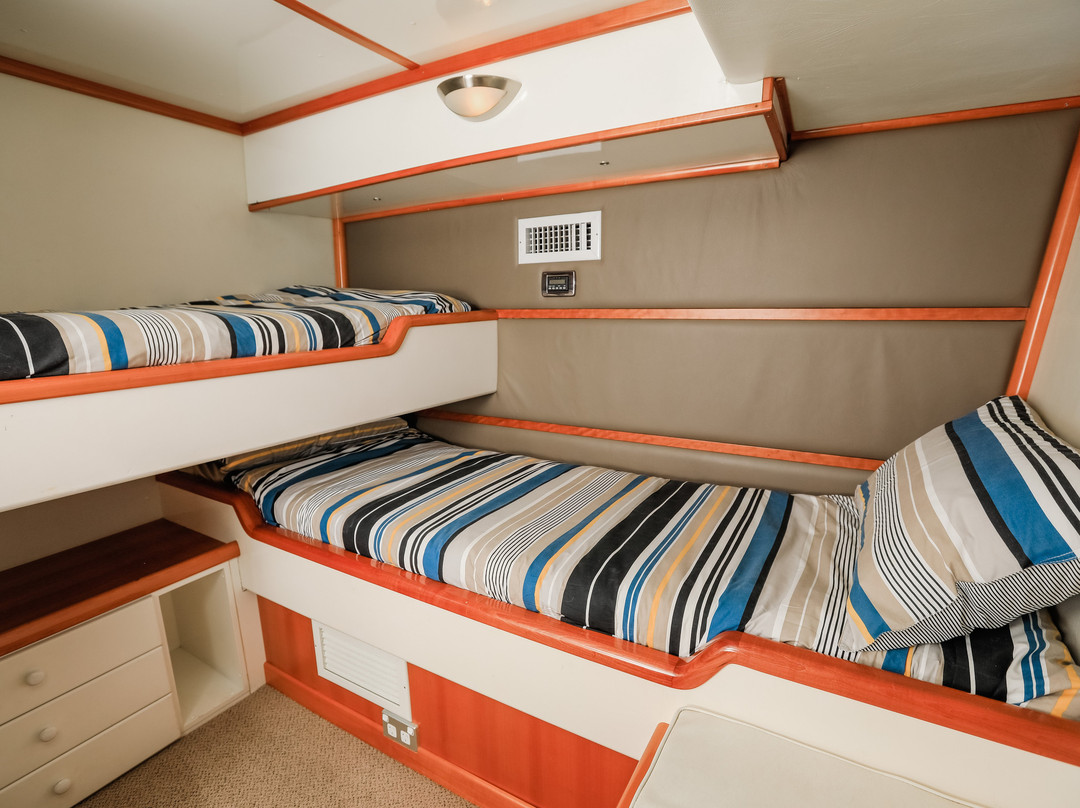 Motor Yacht Charters Sydney景点图片
