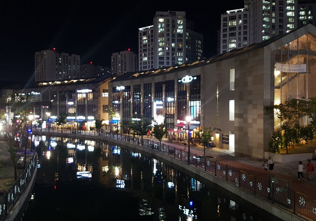 Laveniche March Avenue-金浦市必去景点